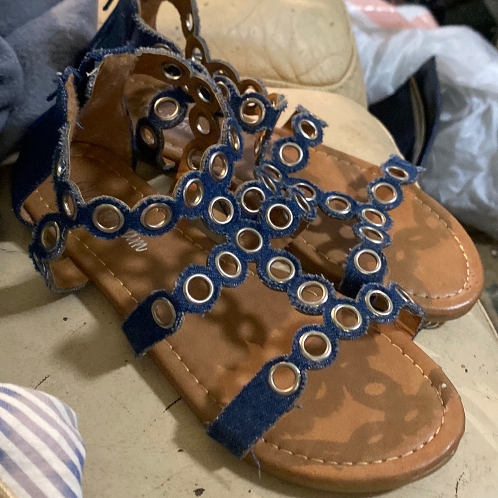 Glitz and Glam Denim sandals size 4 . That’s how to walk into spring 2023